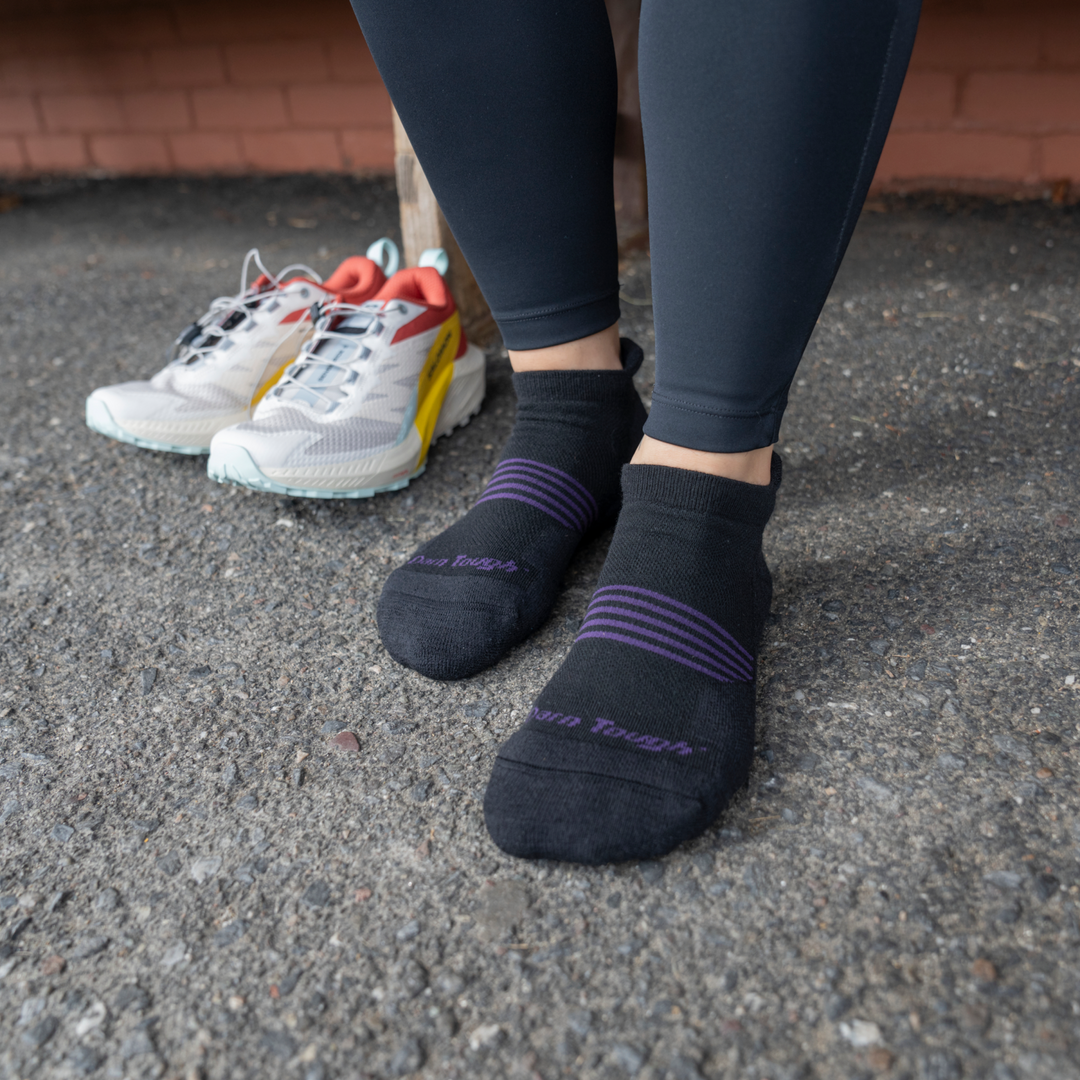 Models feet on concreate wearing the 1112 No show element run sock in black