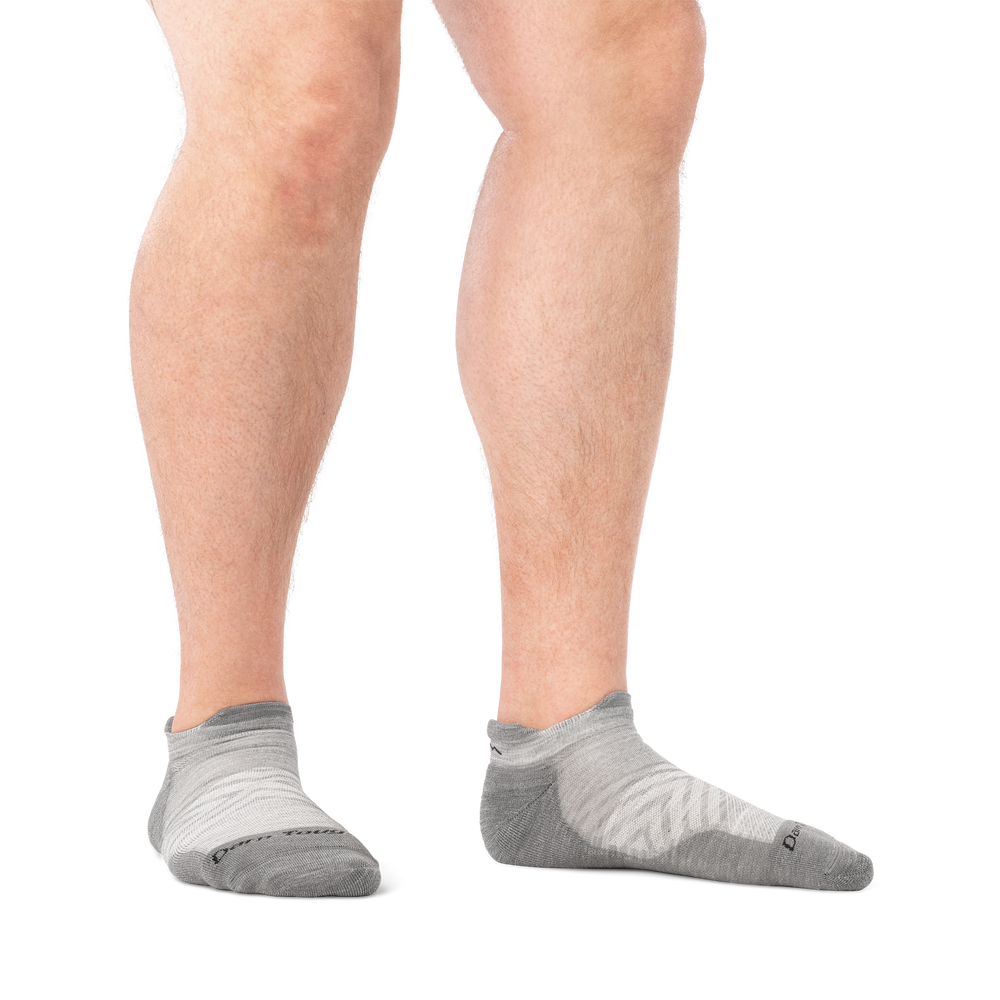 on model image of man barefoot wearing 1039 gray run no show tab ultra lightweight with cushion sock
