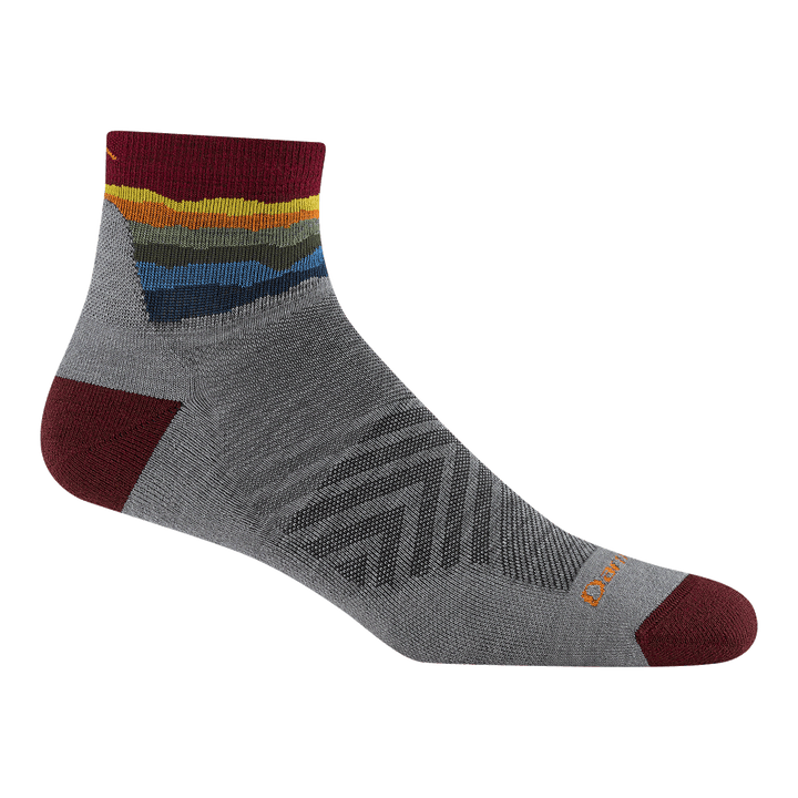 1040 quarter running sock in skyracer gray featuring a maroon toe/heel and striped ankle