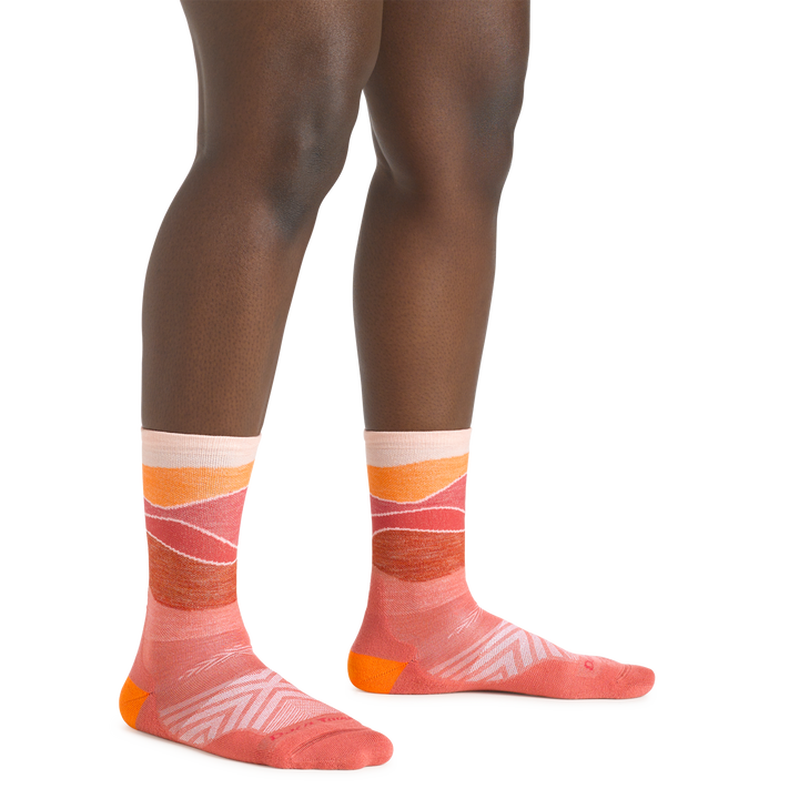 Close up shot of model wearing the women's horizon micro crew running sock in canyon color with no shoes on
