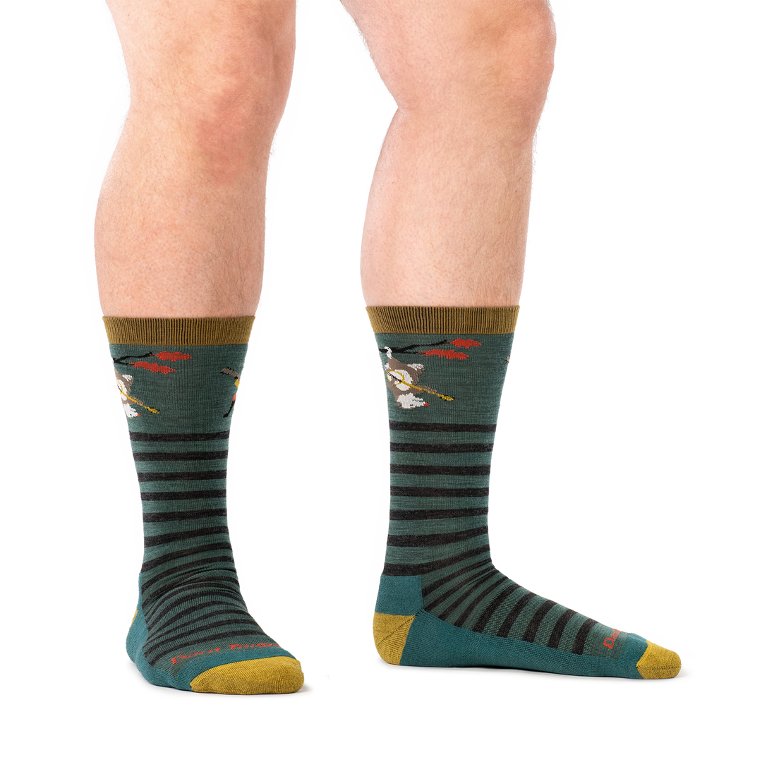 on model image of man in staggered stance barefoot wearing 6096 fox teal crew lightweight with cushion