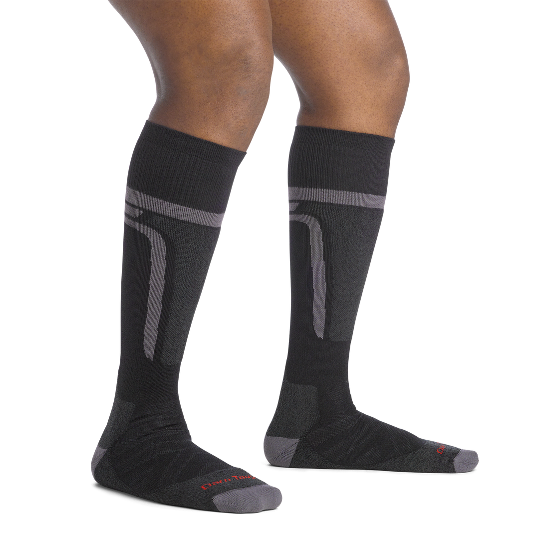 on model image bare foot wearing the 8058 thermolite edge over the calf sock in black colorway