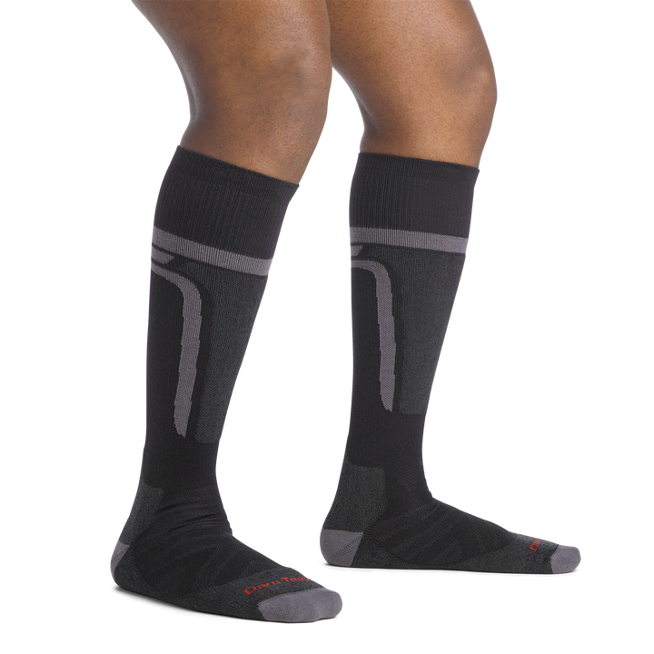 on model image bare foot wearing the 8058 thermolite edge over the calf sock in black colorway